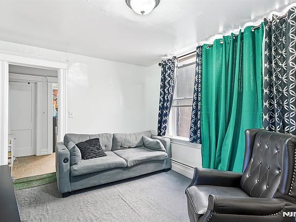 5th image of 302 W Forest Ave
