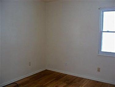 4th image of 1525 Maple Dr