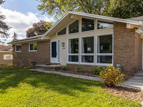 5th image of 3539 W Hiawatha Dr