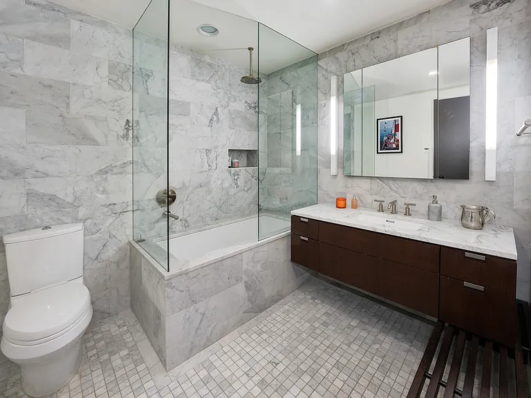 147 W 22nd St #2 — Photo 8