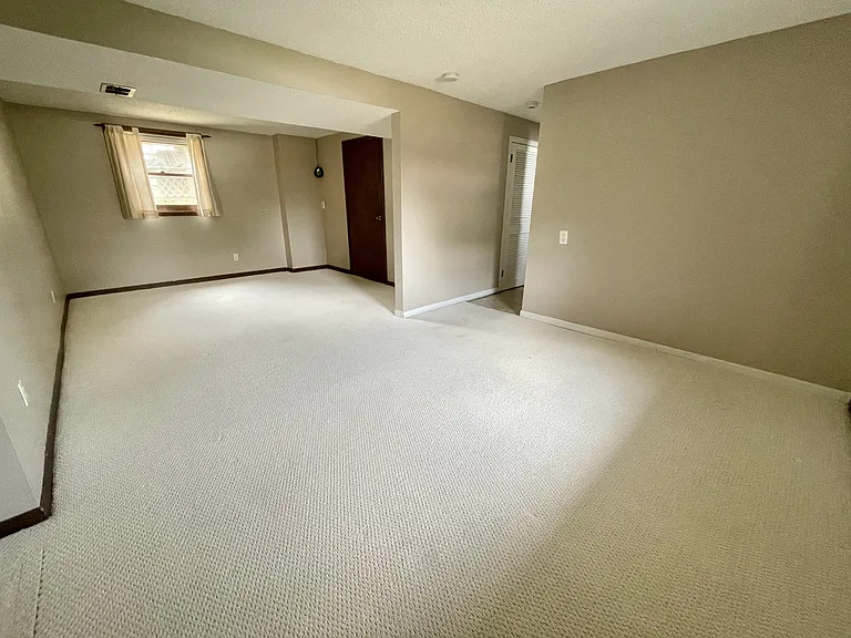 105 Colony Dr — Photo 12