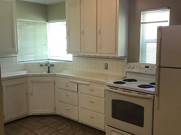 4th image of 1147 E Charlton Ave