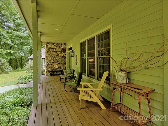 4th image of 40 Westwind Dr