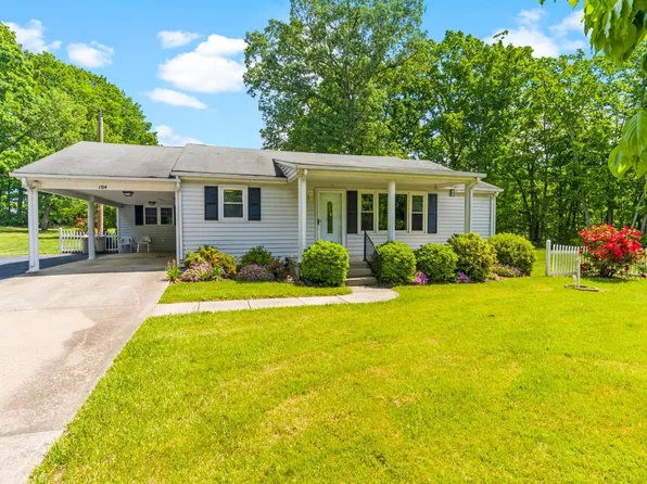 104 Harvey St, Gretna, VA 24557