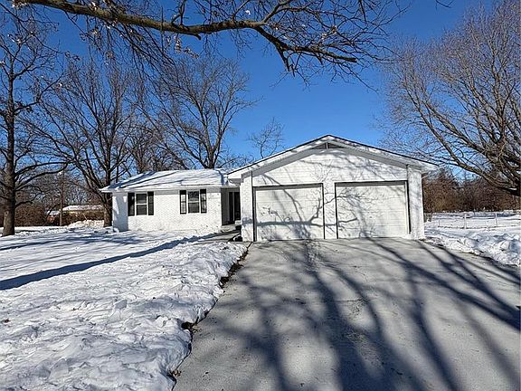 3rd image of 2601 Angela Dr