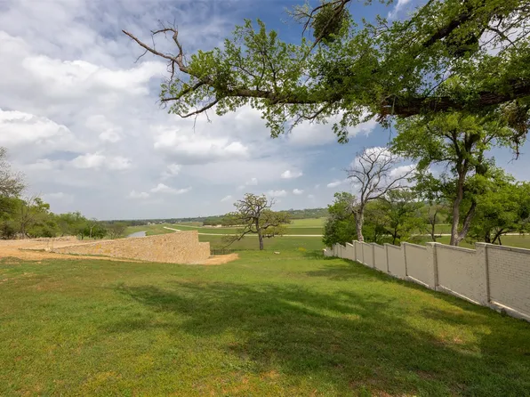 225 Clementine Ct, Fort Worth, TX 76114