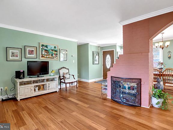 3rd image of 7402 Elgar St