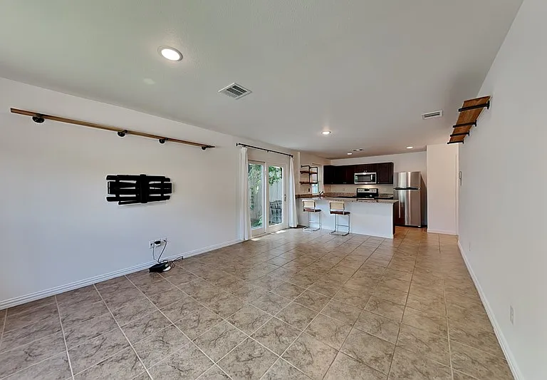 3321 Rutz St — Photo 2