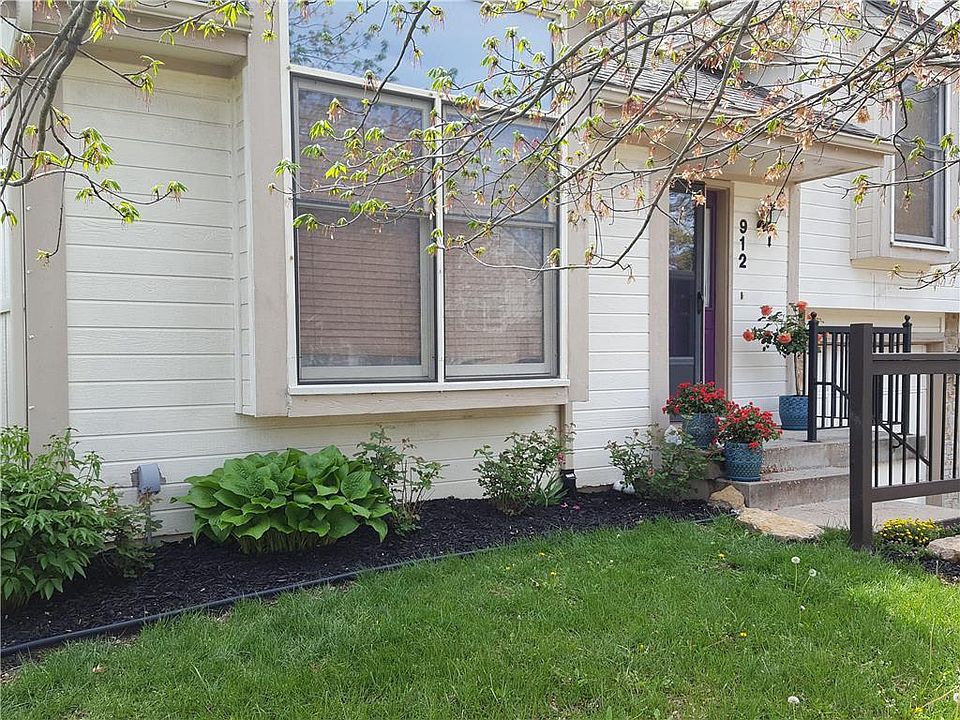1st image of 912 NW Heatherwood Dr