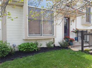 912 NW Heatherwood Dr, Blue Springs, MO 64015