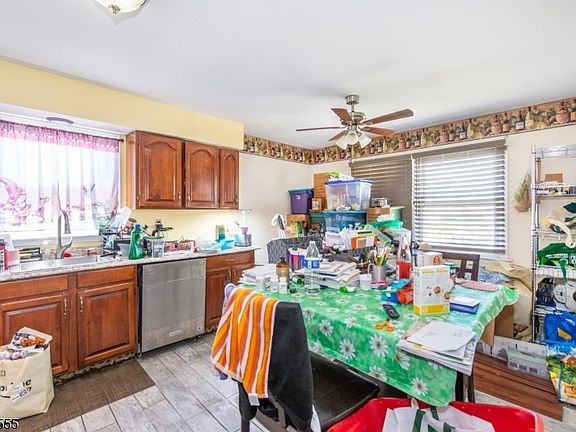 4th image of 128 Highland Blvd