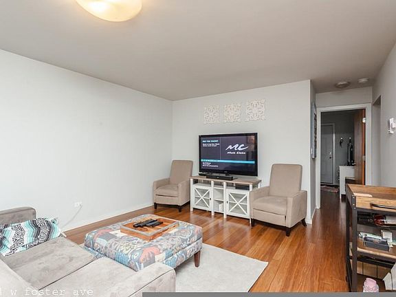 3rd image of 2254 W Foster Ave #1015