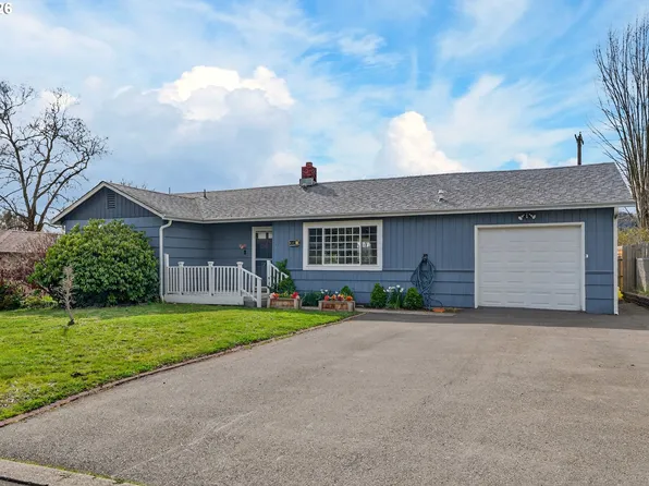 3058 Follett St, Roseburg, OR 97470