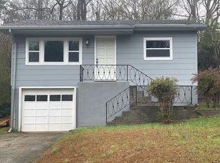 10121 College Hill Rd, Ooltewah, TN 37363