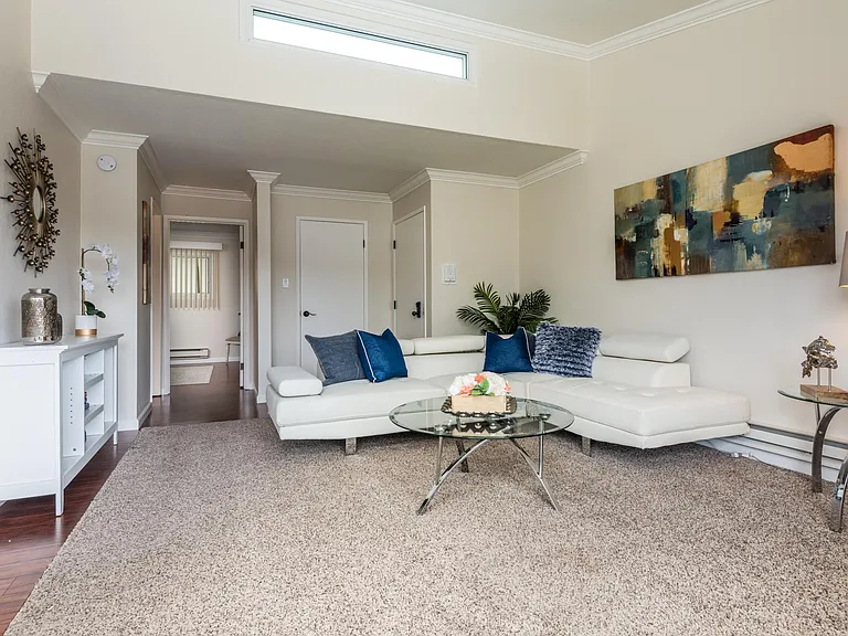 Peninsula View Apartments — Photo 3