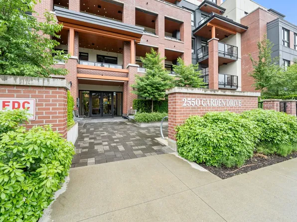 2550 Garden Dr #205, Vancouver, BC V5N 4Y6