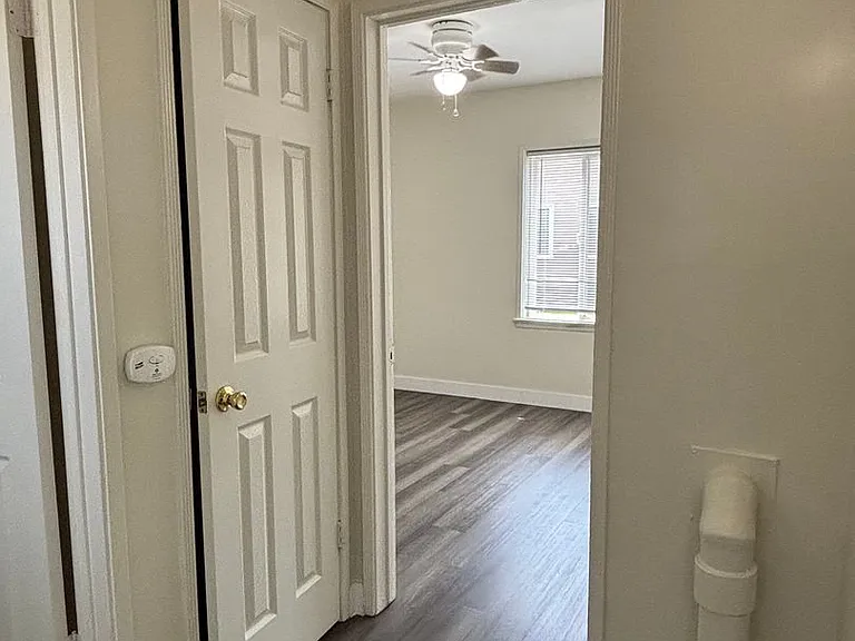 4542 N Lakewood Blvd. — Photo 40