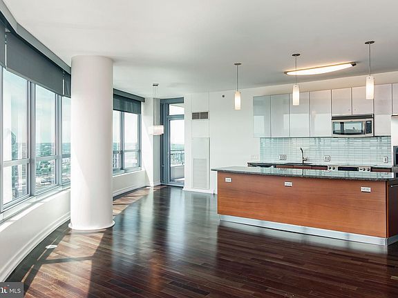 3rd image of 2101 Market St Unit 3603