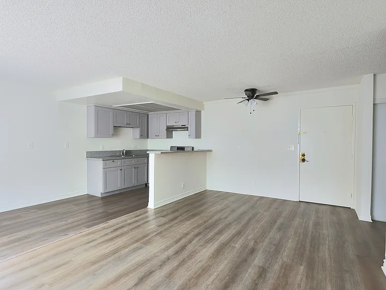 2928 Leeward Ave — Photo 14