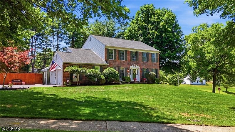 1st image of 30 Glen Eagles Rd