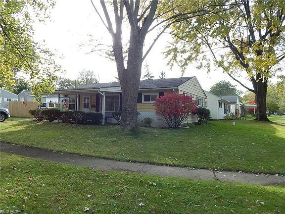 3rd image of 818 Oakwood Dr