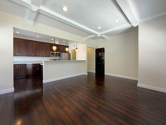 4th image of 137 S Roxbury Dr APT 5