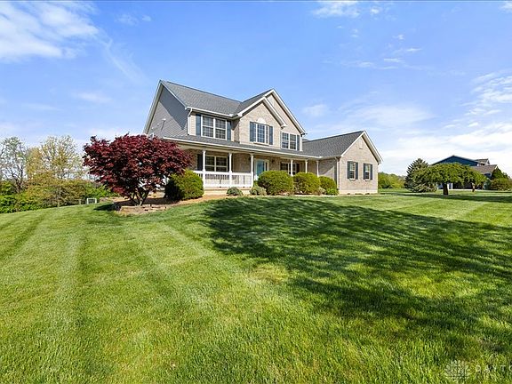 2nd image of 841 Willow Rd
