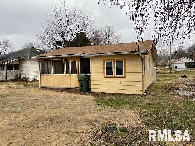 1st image of 102 N Hickory St