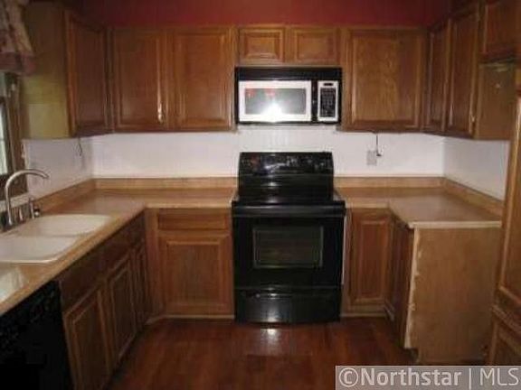 2nd image of 8842 Hawthorne Dr