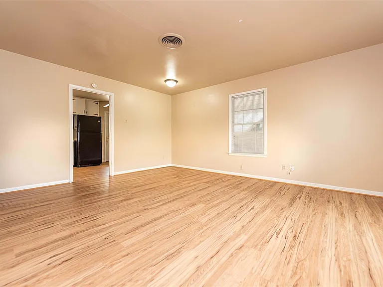 7602 Delafield Ln — Photo 5