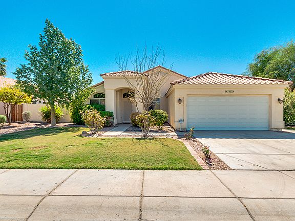 5th image of 10323 W Montebello Ave
