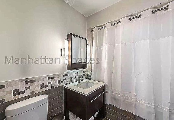 4th image of 101 W 24th St #C30