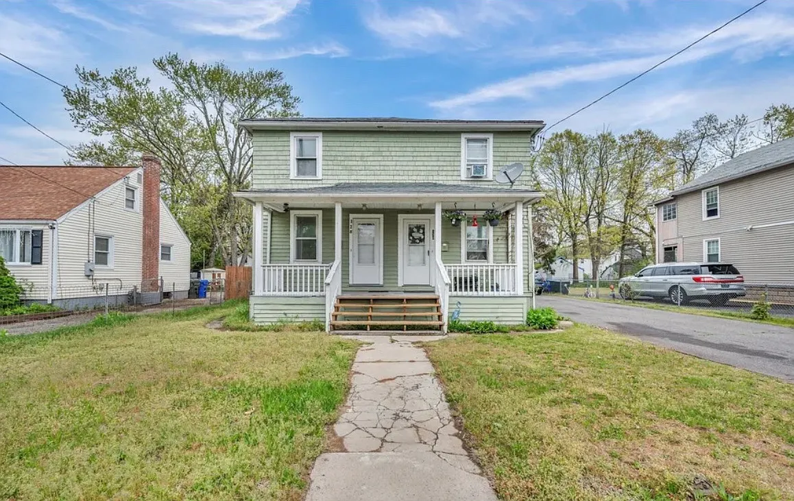 3 bed, $2,200 — Photo 1