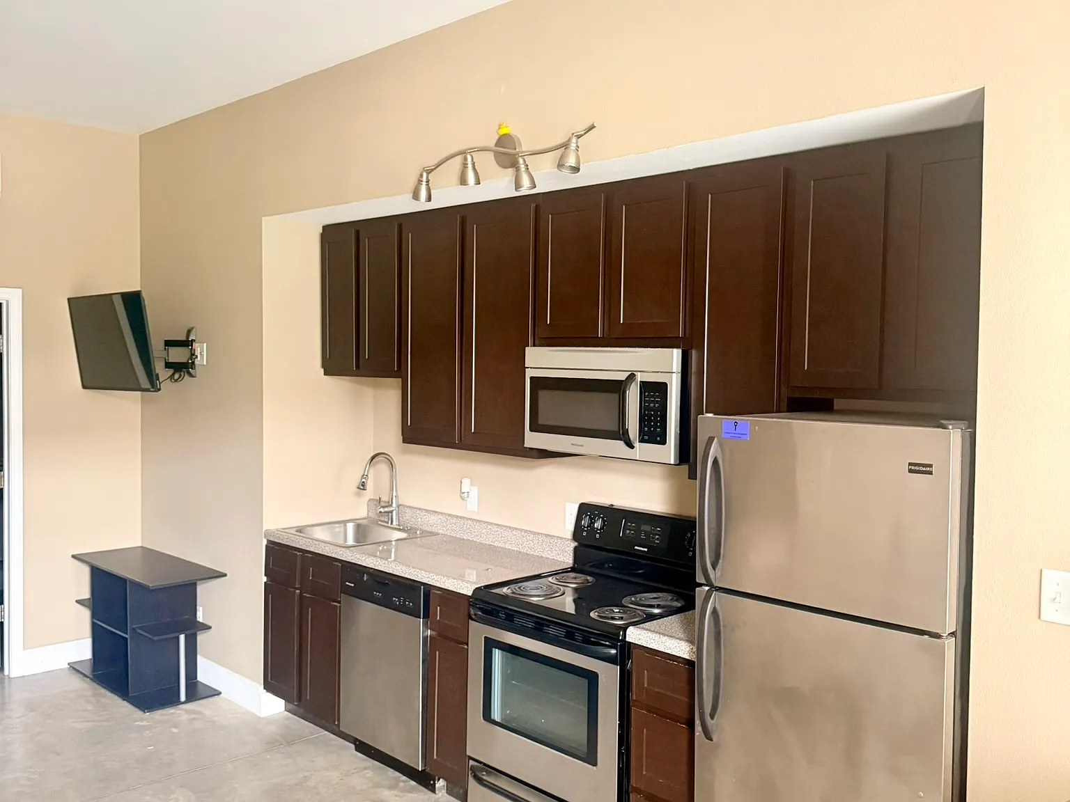 151 North Fountain Street — Photo 1