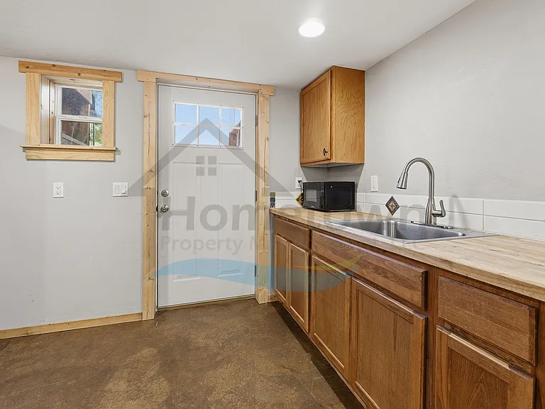 801 E Harrison Ave — Photo 9
