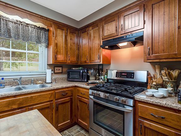 4th image of 1207 Willow Bend Dr
