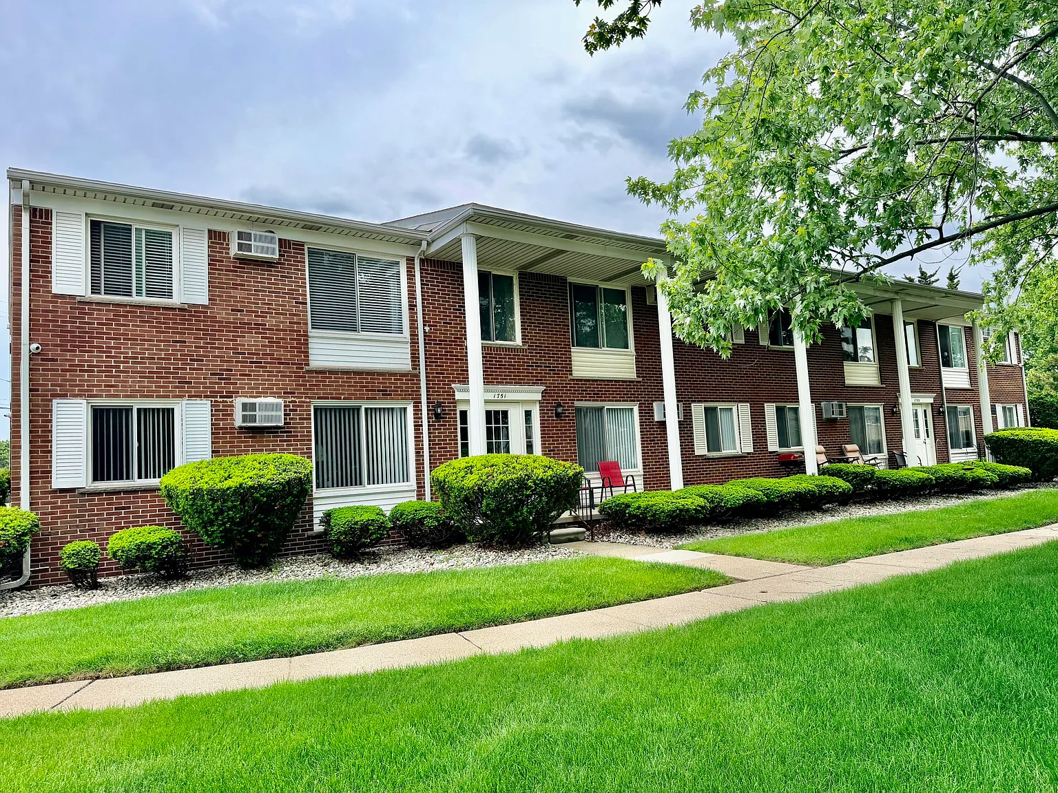2 bed, 1.0 bath, 900 sqft, $1,175 — Photo 1