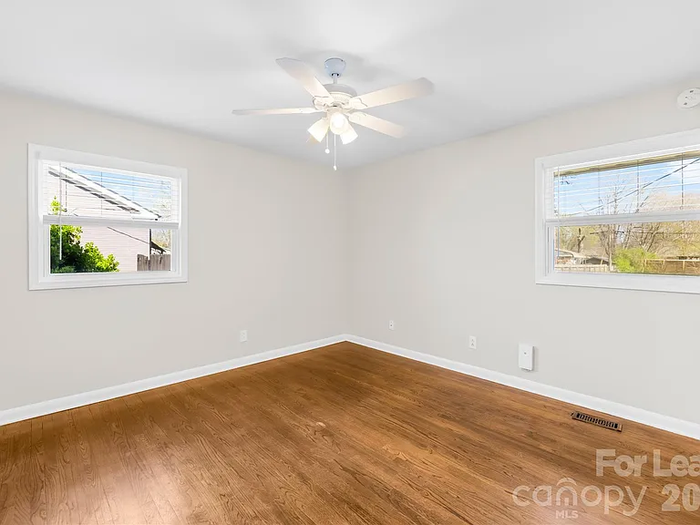 4033 Woodgreen Ter — Photo 14