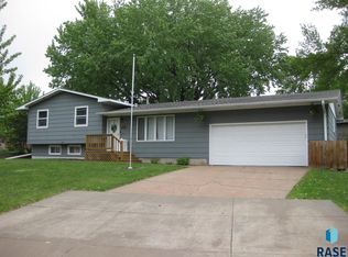 1204 State Ave, Dell Rapids, SD 57022