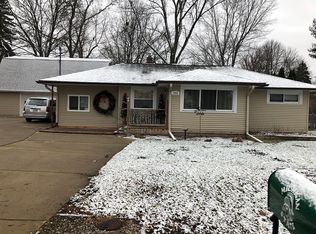 3625 Cooley Dr, Lansing, MI 48911