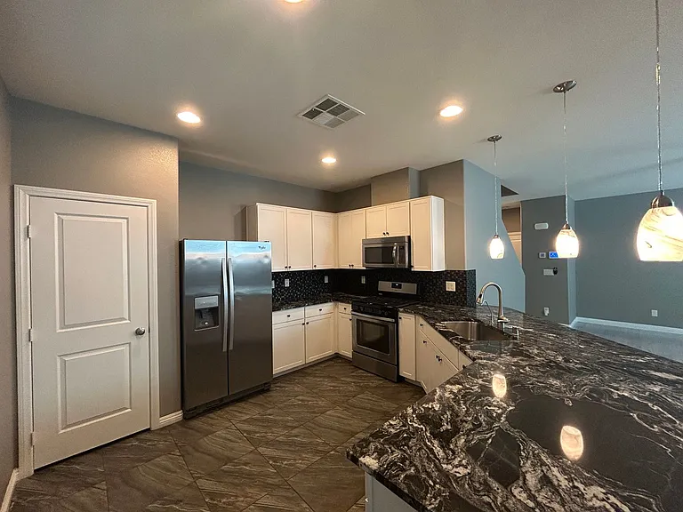 9841 Colenso Ct — Photo 5