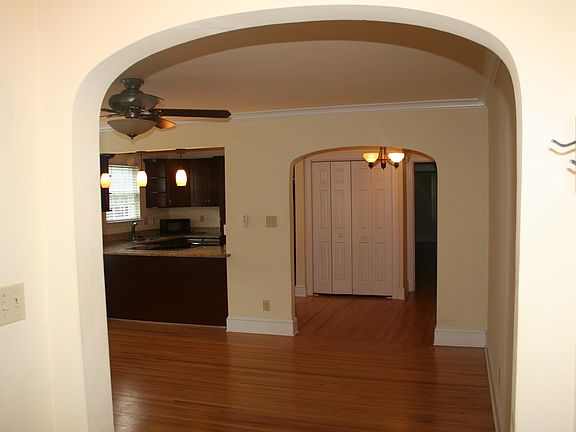 Kitchen left from living area, dining area through archway