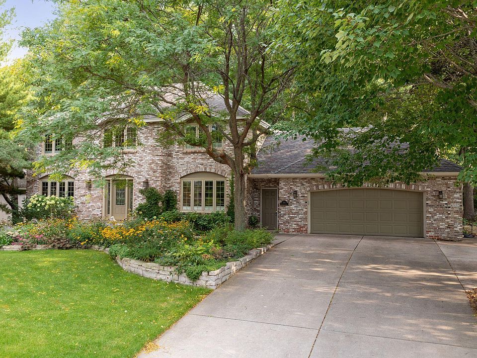 1st image of 294 Meadowood Ln