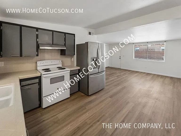 4537 E Fairmount St — Photo 8