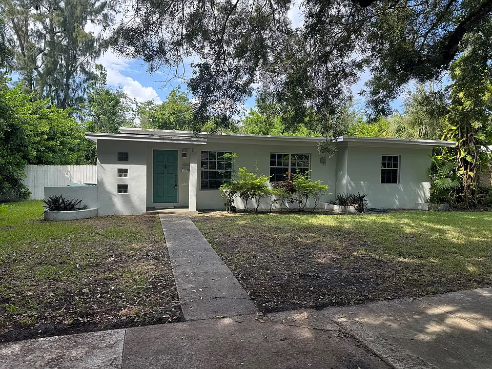 SW 48th St