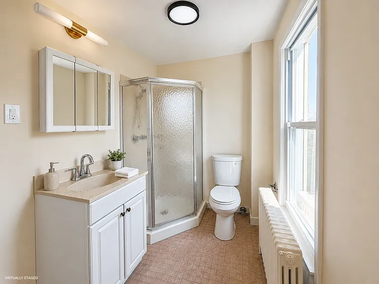 Bedroom #2 en suite full bathroom