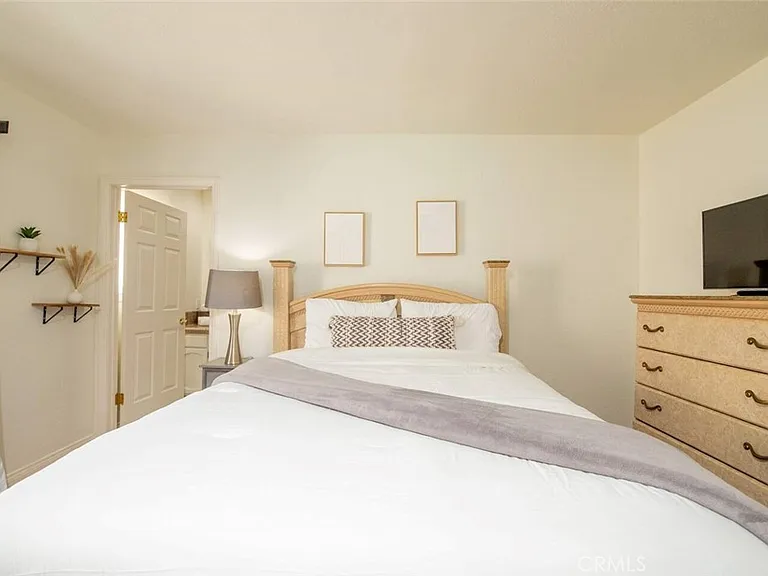 7310 Balboa Blvd #F — Photo 36