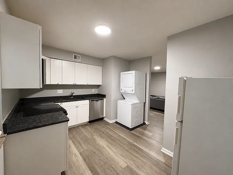 1235 Summit St #C — Photo 4