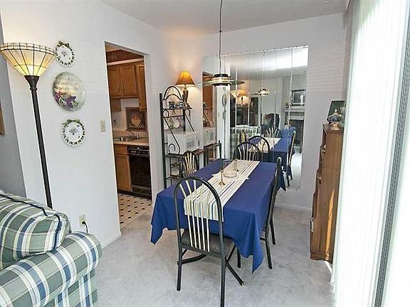 5th image of 74 Monmouth Dr