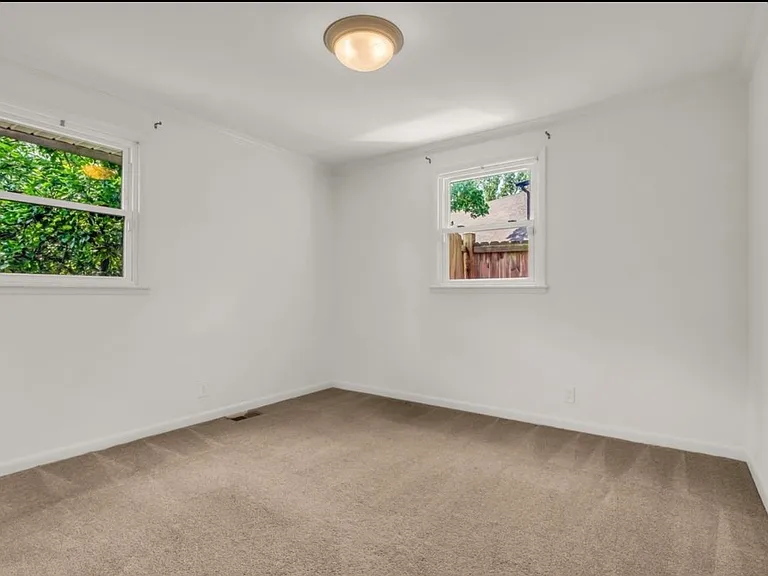 138 Carriage Dr — Photo 22